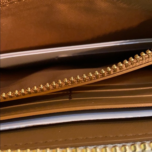 Coach - Picture 9 of 10